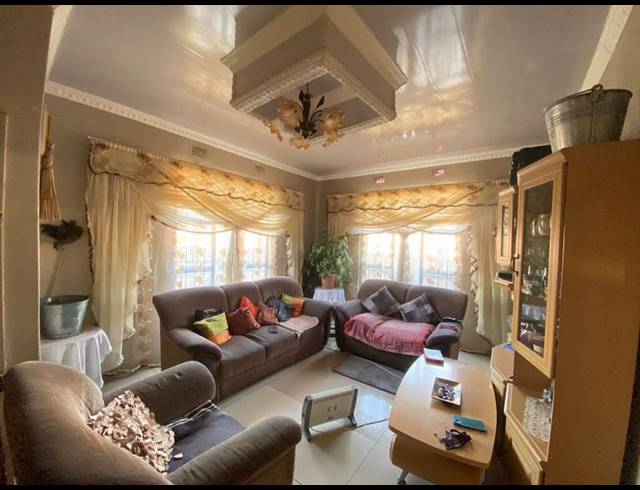 3 BEDROOM HOUSE FOR SALE IN FINETOWN